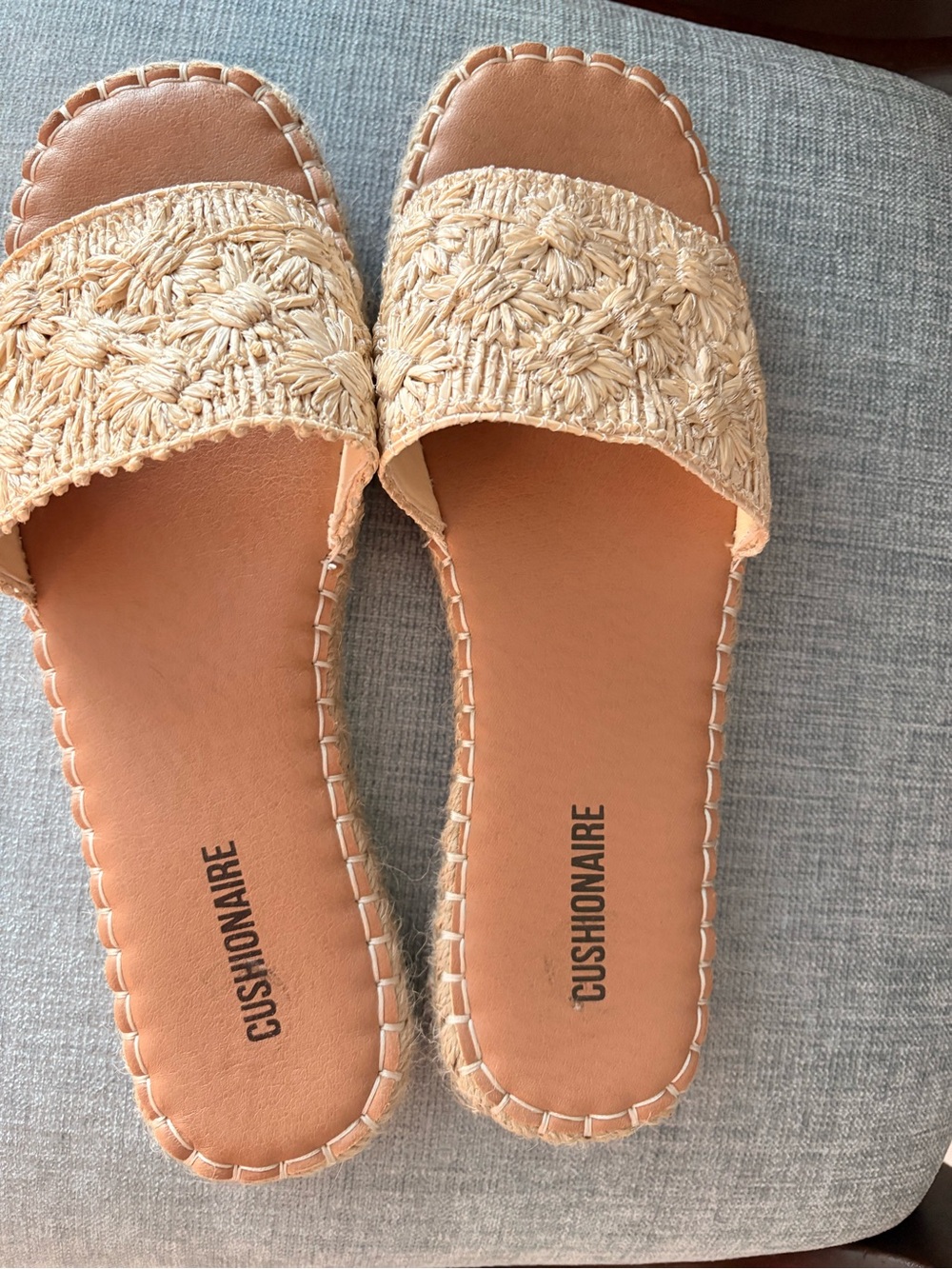 Cushionaire Women's Beige Raffia Slide Sandals